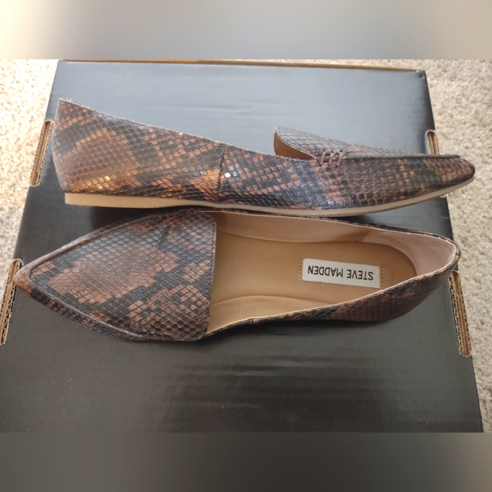 Steve Madden Feather Pointed Snakeskin Flats